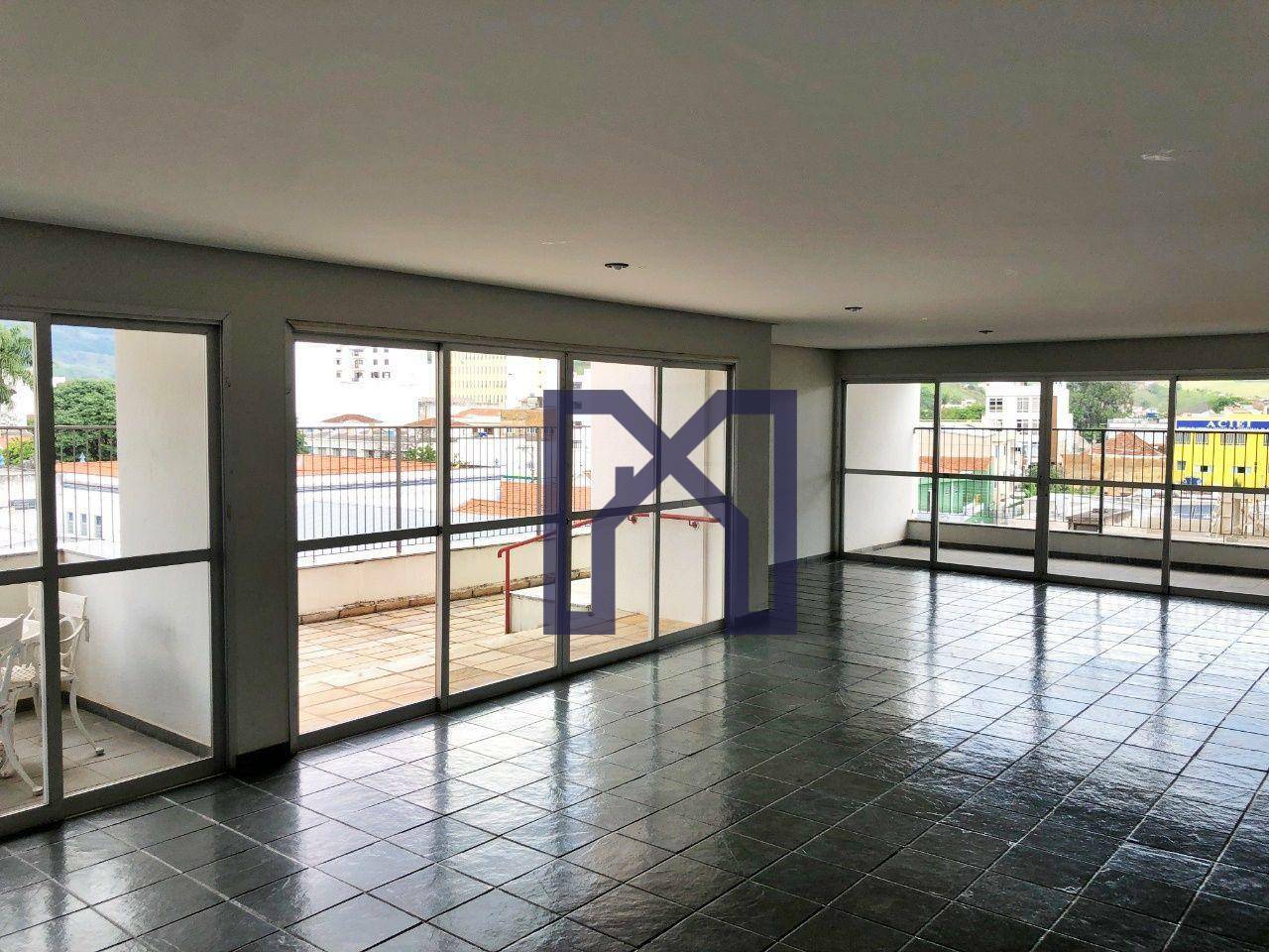 Apartamento à venda com 3 quartos, 176m² - Foto 1