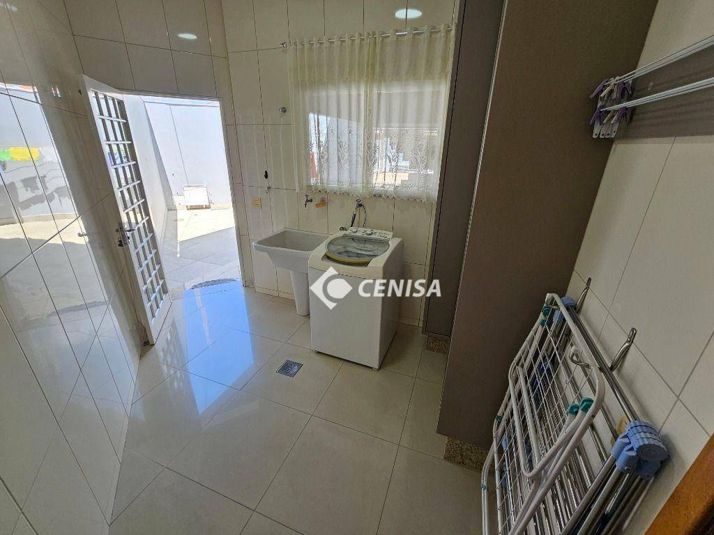 Casa à venda com 3 quartos, 236m² - Foto 18