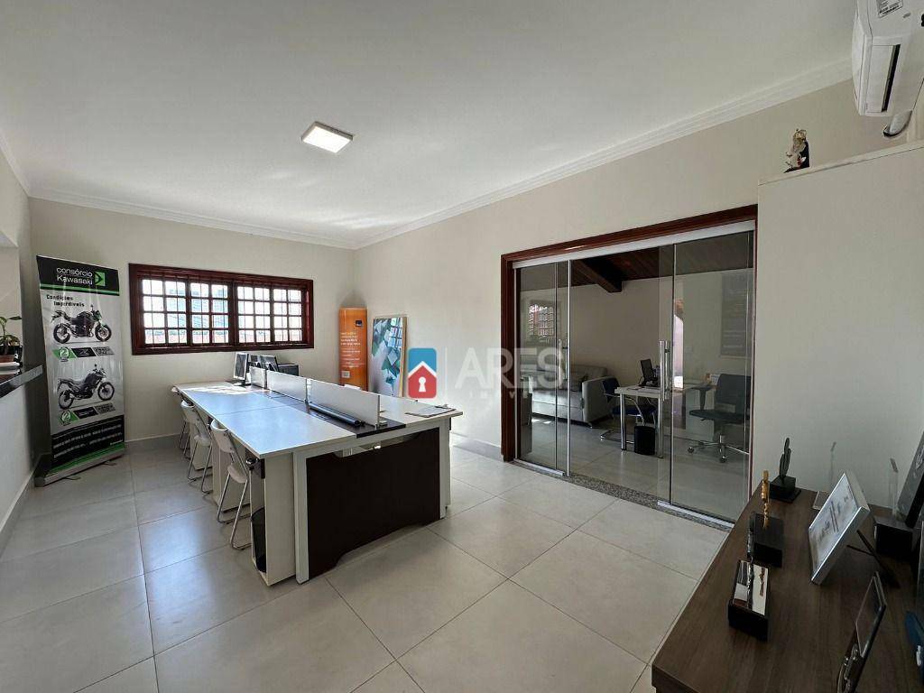 Casa para alugar com 5 quartos, 300m² - Foto 5