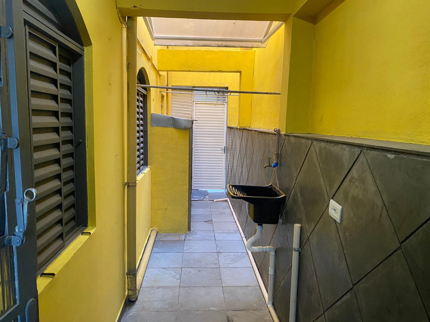 Casa à venda com 2 quartos, 80m² - Foto 1