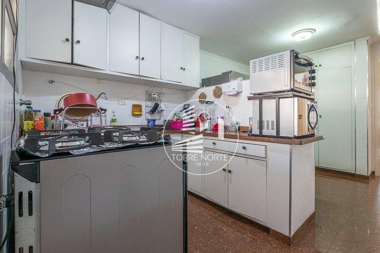 Apartamento à venda com 3 quartos, 142m² - Foto 11