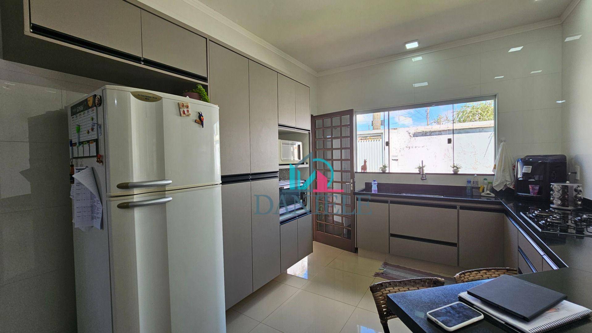 Casa à venda com 2 quartos, 149m² - Foto 4