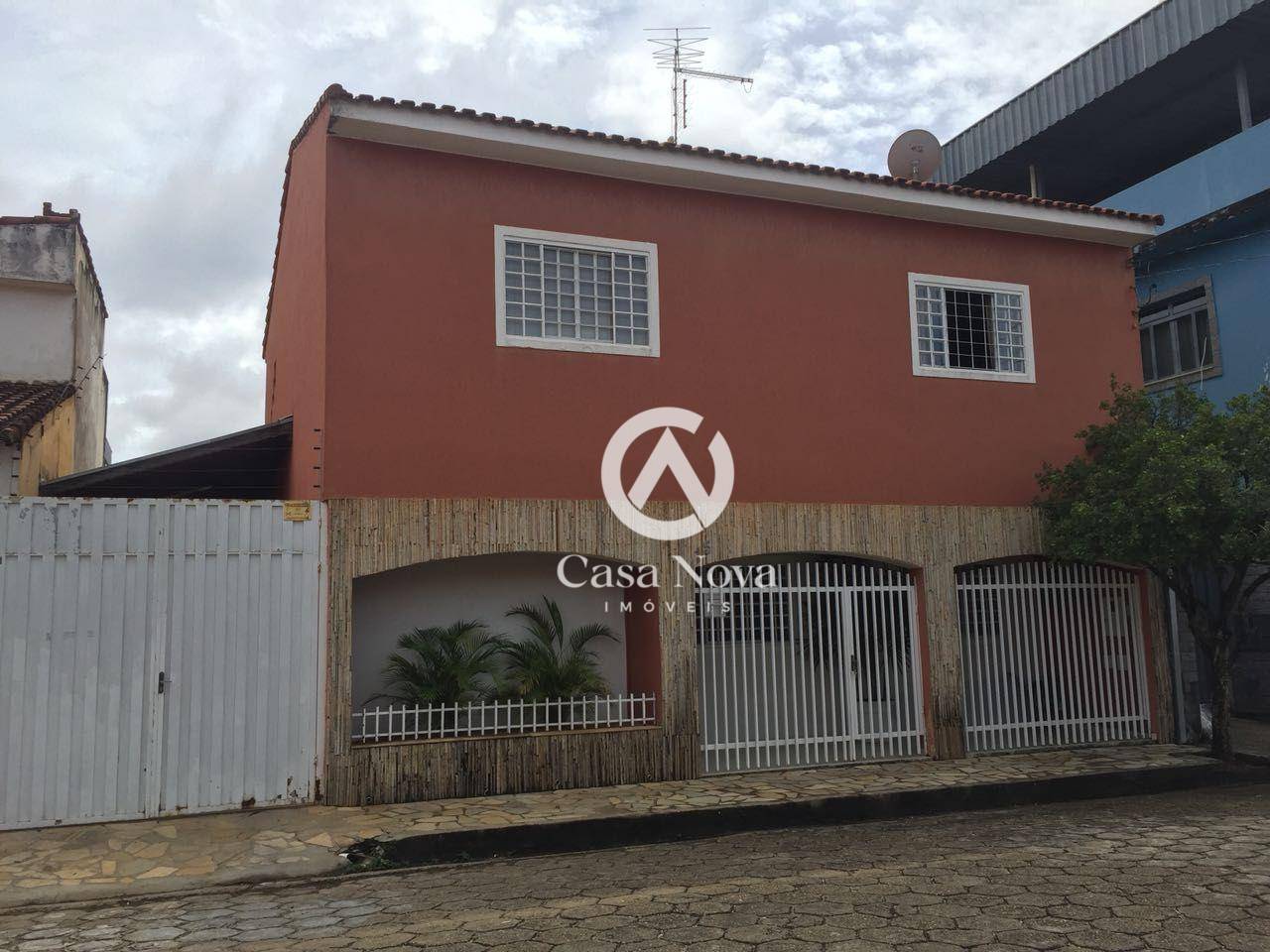 Casa à venda com 3 quartos, 200m² - Foto 1