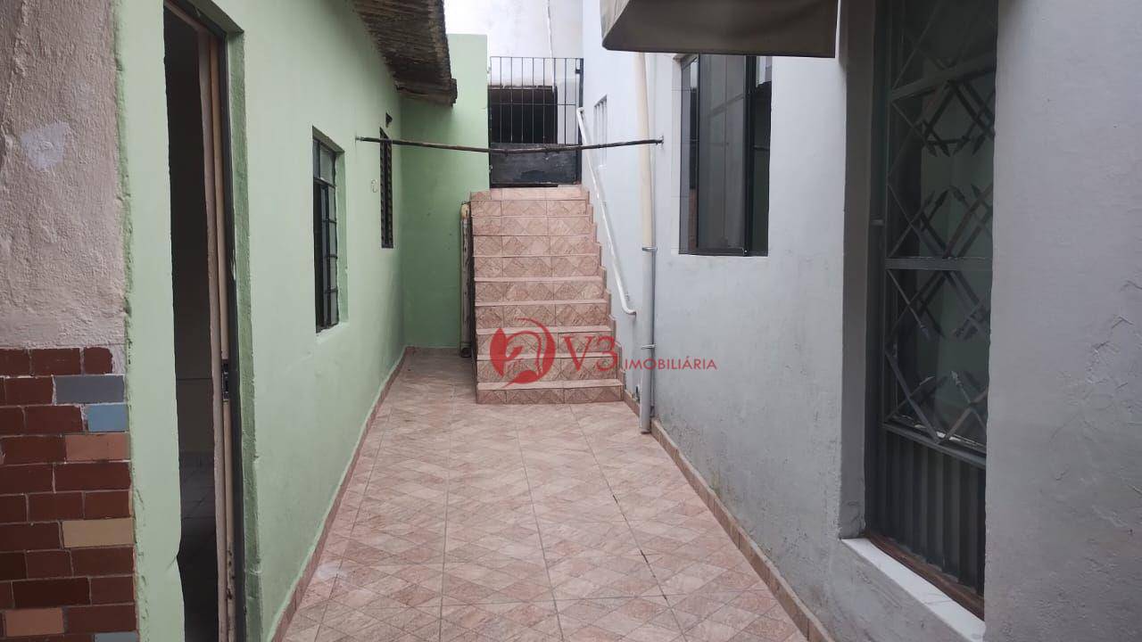 Casa para alugar com 1 quarto, 90m² - Foto 2