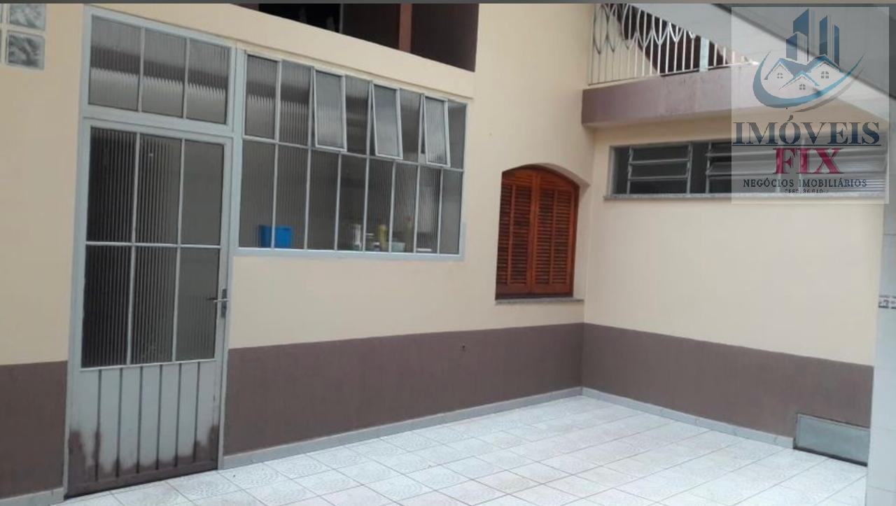 Casa à venda com 4 quartos, 198m² - Foto 2