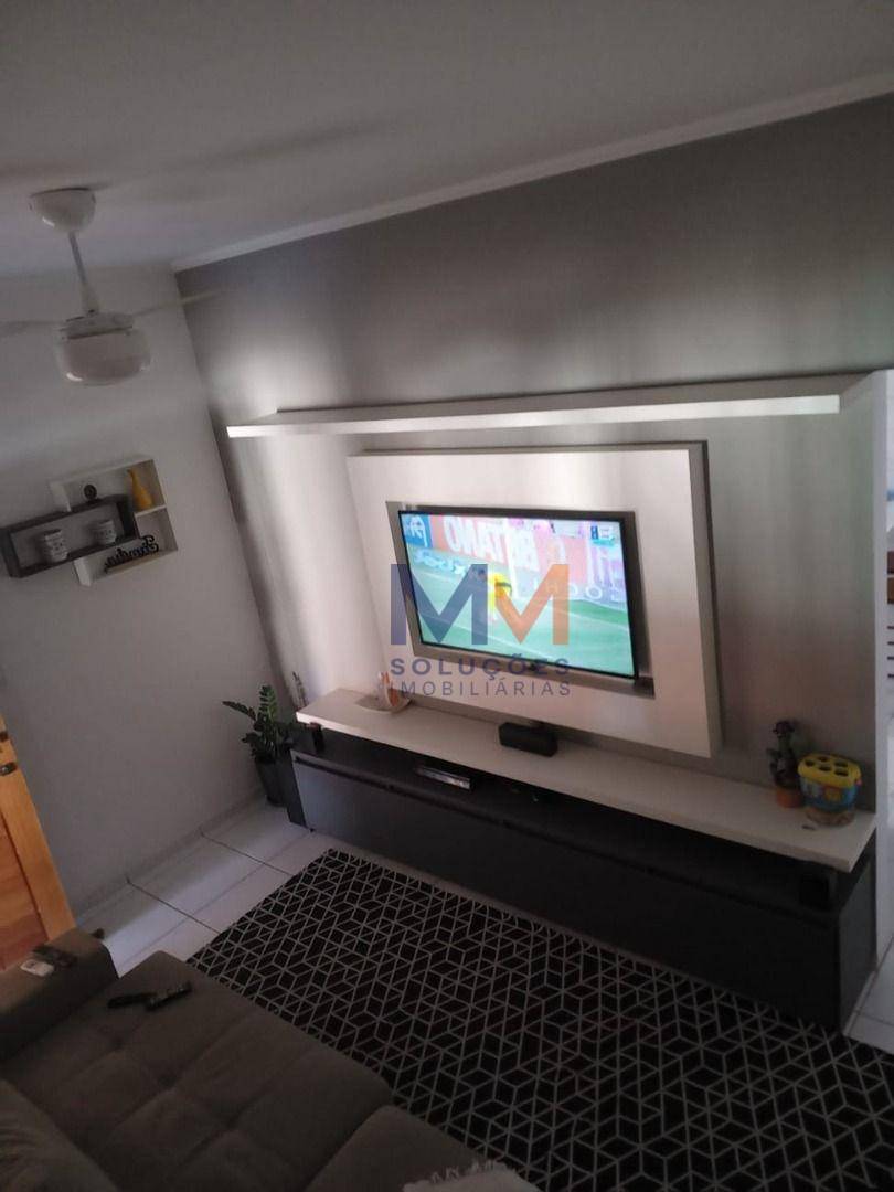 Casa à venda com 2 quartos, 70m² - Foto 2