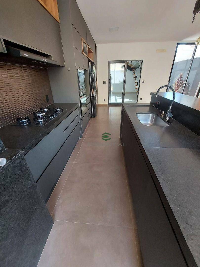 Casa de Condomínio à venda com 3 quartos, 237m² - Foto 8