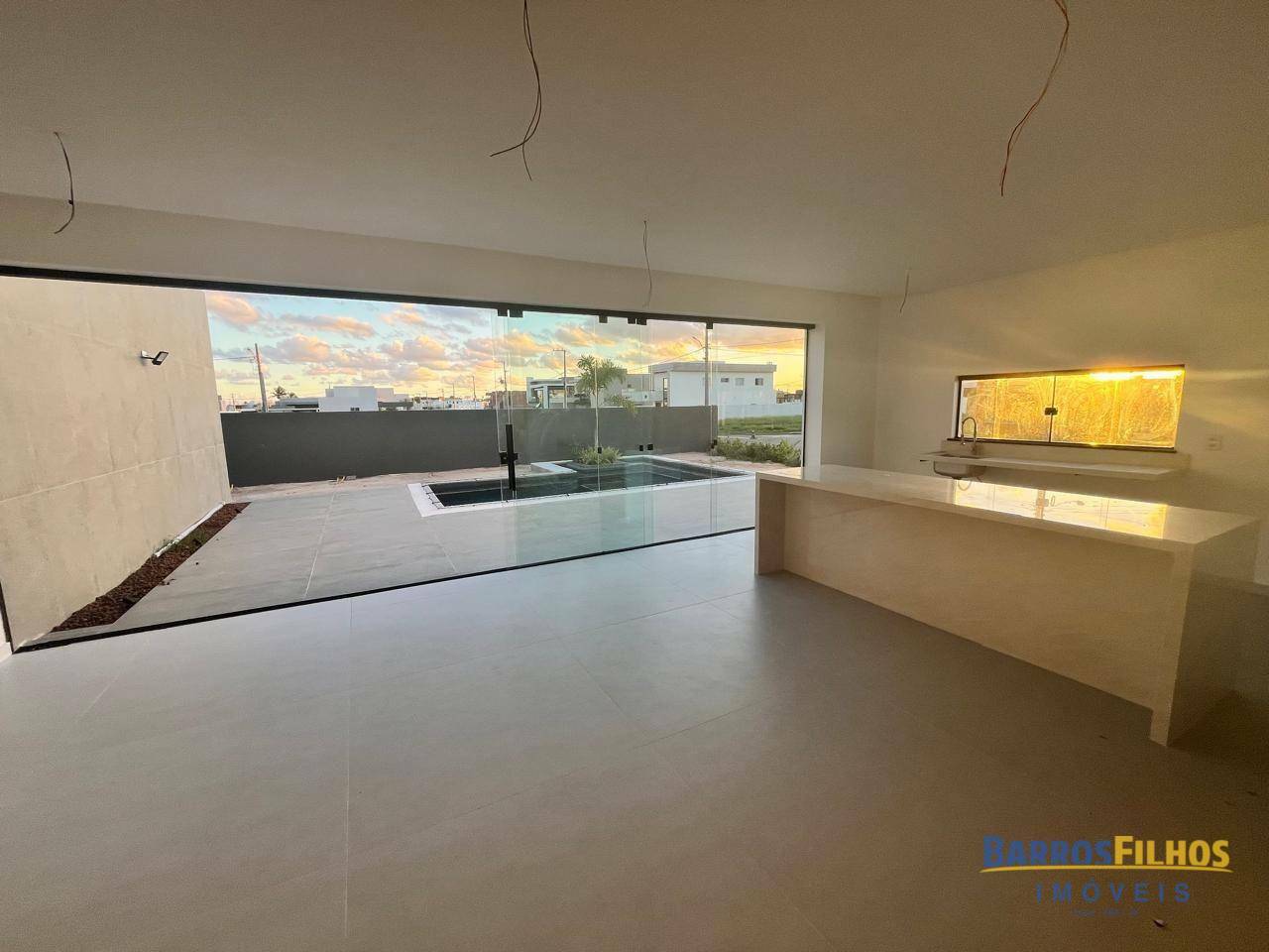 Casa de Condomínio à venda com 4 quartos, 225m² - Foto 3