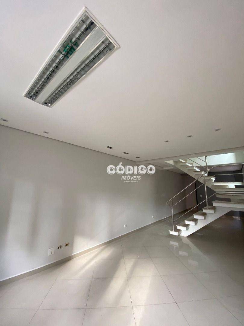 Sobrado para alugar com 3 quartos, 110m² - Foto 2