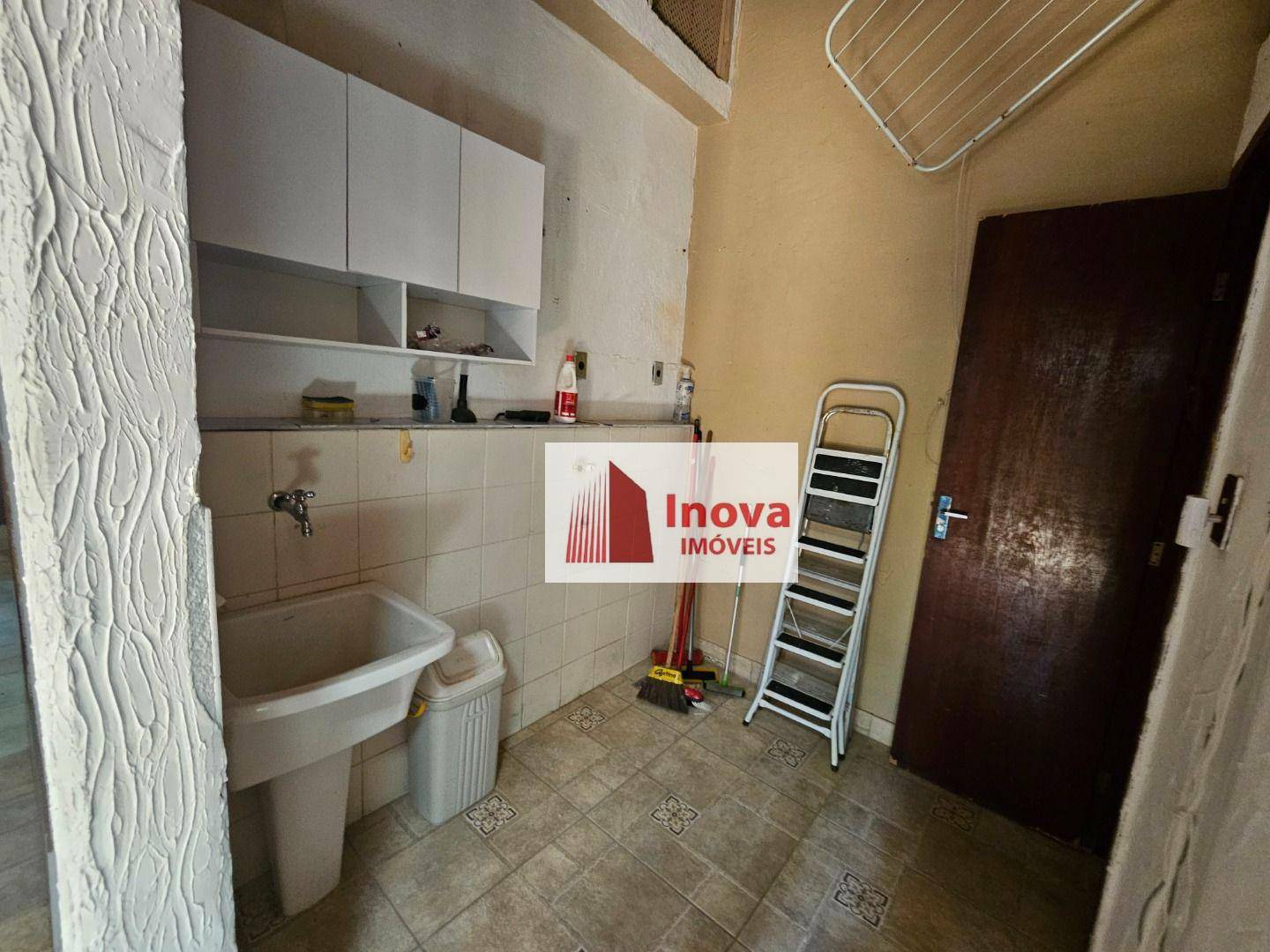 Casa para alugar com 5 quartos, 243m² - Foto 23