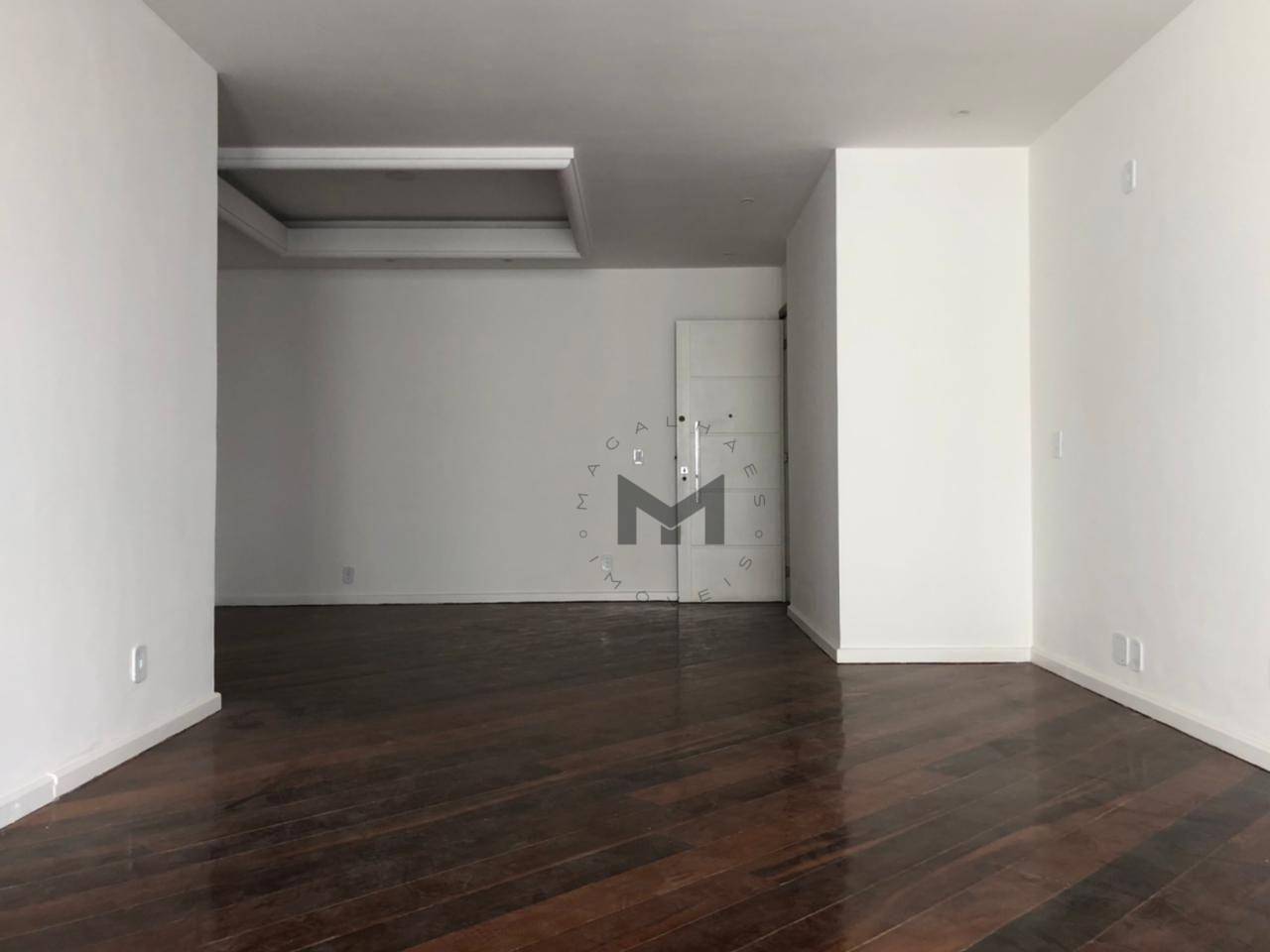 Apartamento à venda com 3 quartos, 130m² - Foto 1