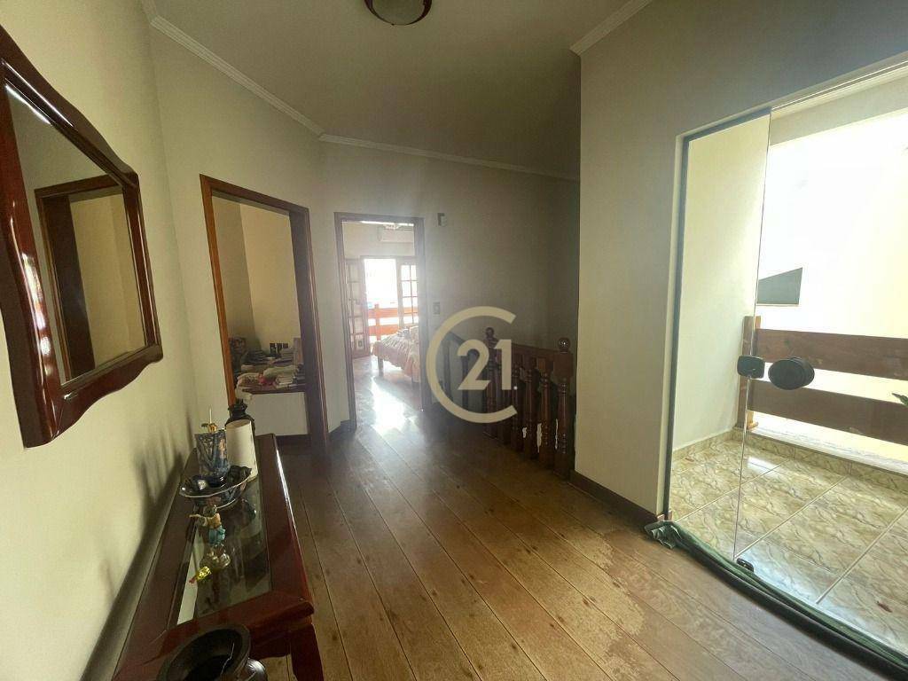 Casa à venda com 4 quartos, 315m² - Foto 12