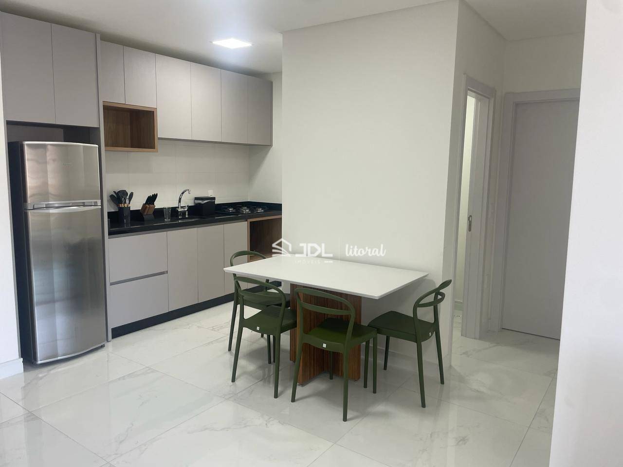 Apartamento à venda com 2 quartos, 69m² - Foto 2