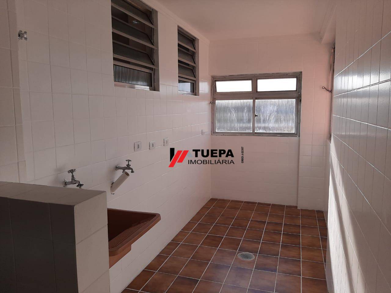 Apartamento à venda com 2 quartos, 75m² - Foto 2