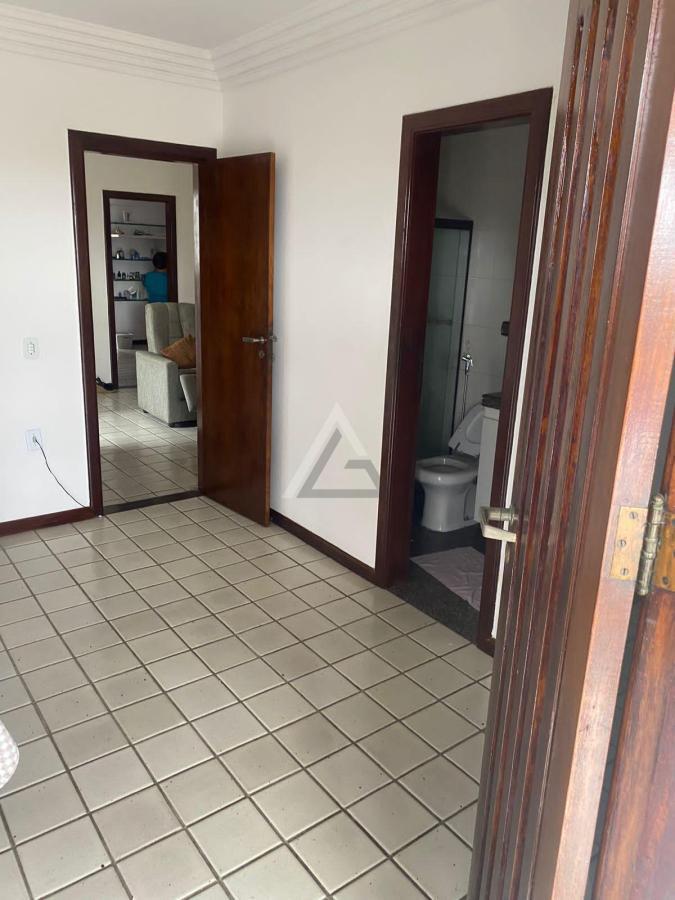 Casa à venda com 6 quartos, 350m² - Foto 13