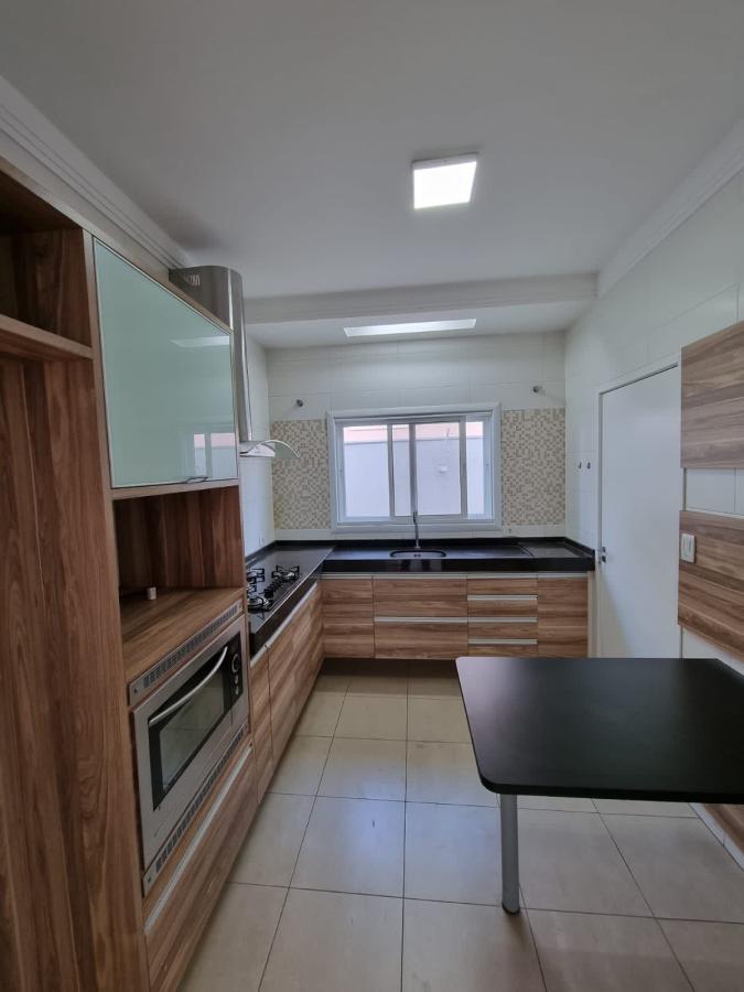 Casa de Condomínio à venda com 3 quartos, 208m² - Foto 4