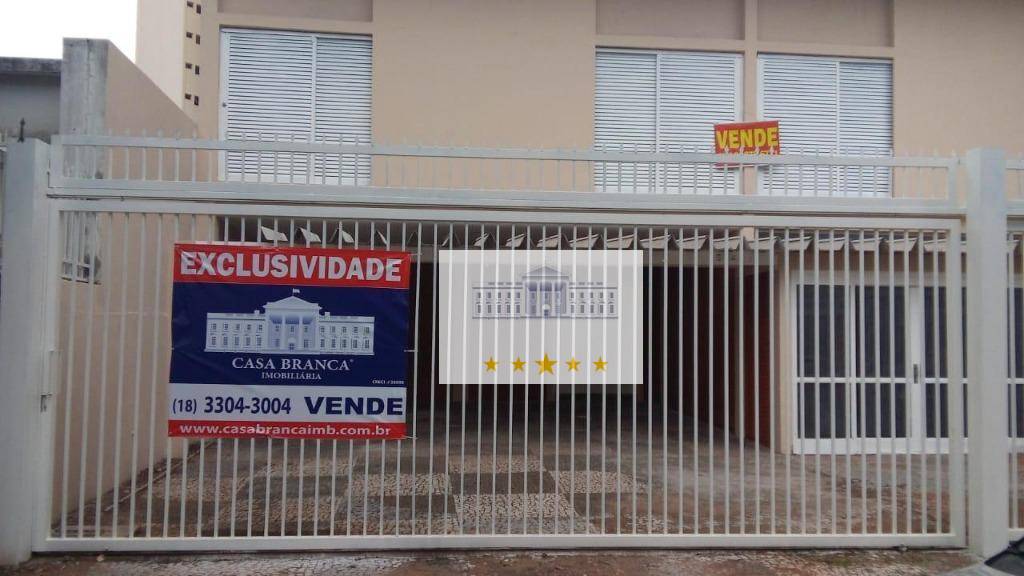 Casa à venda e aluguel com 4 quartos, 606m² - Foto 1