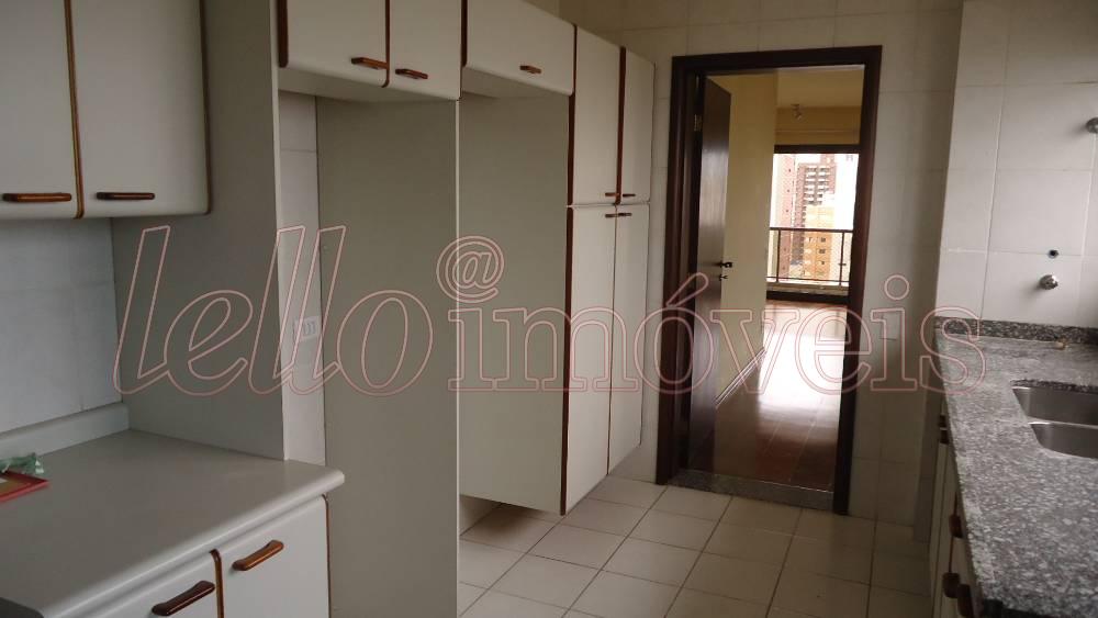 Apartamento para alugar com 3 quartos, 202m² - Foto 8