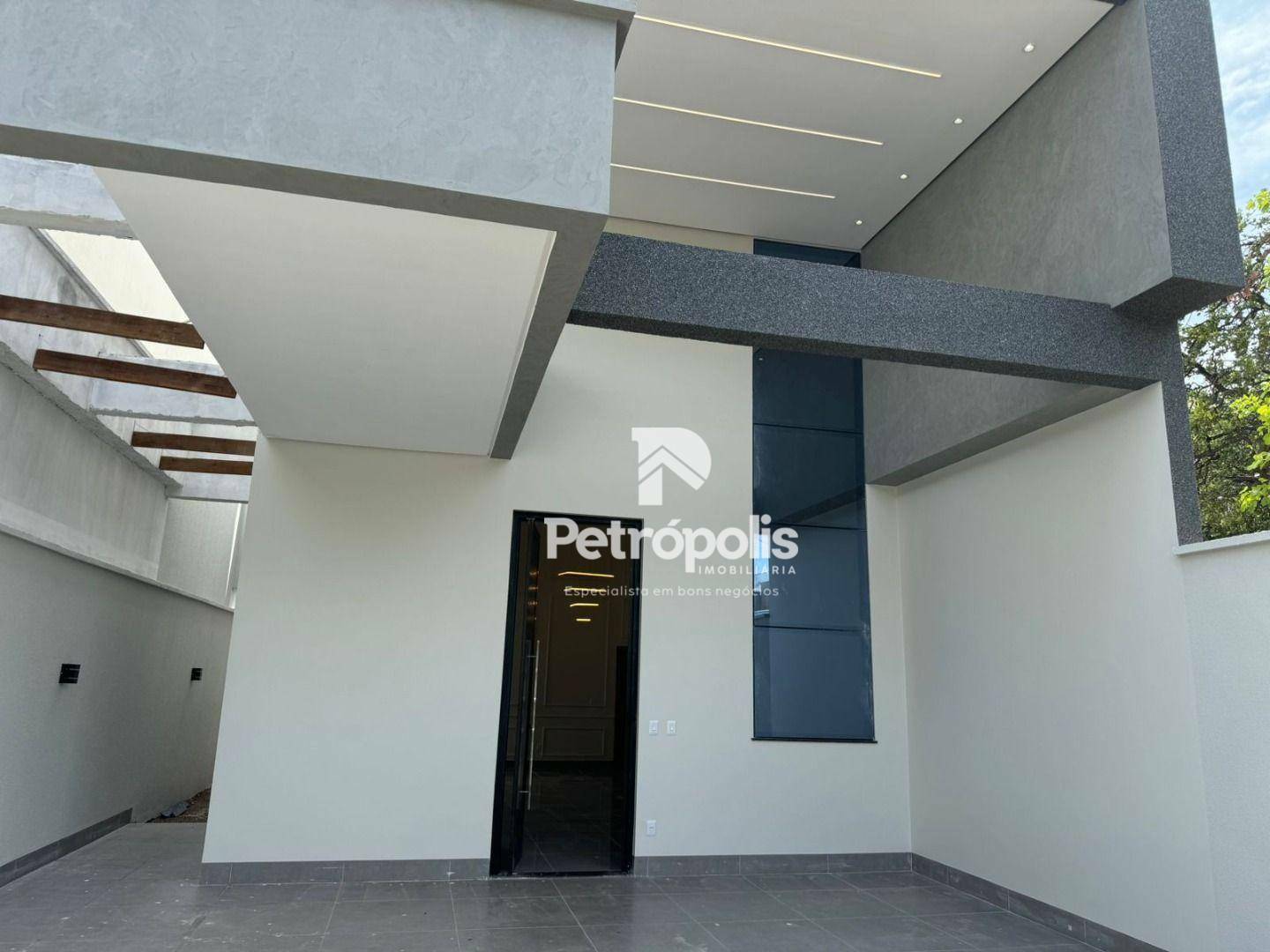 Casa à venda com 3 quartos, 182m² - Foto 1