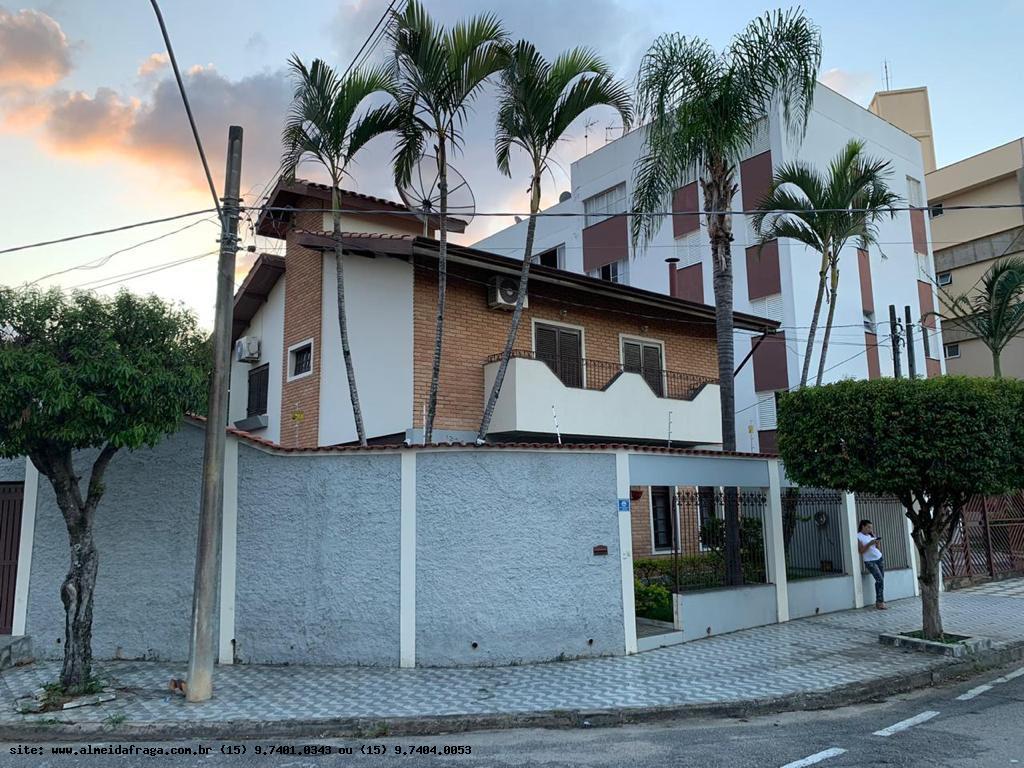 Casa para alugar com 4 quartos, 234m² - Foto 1