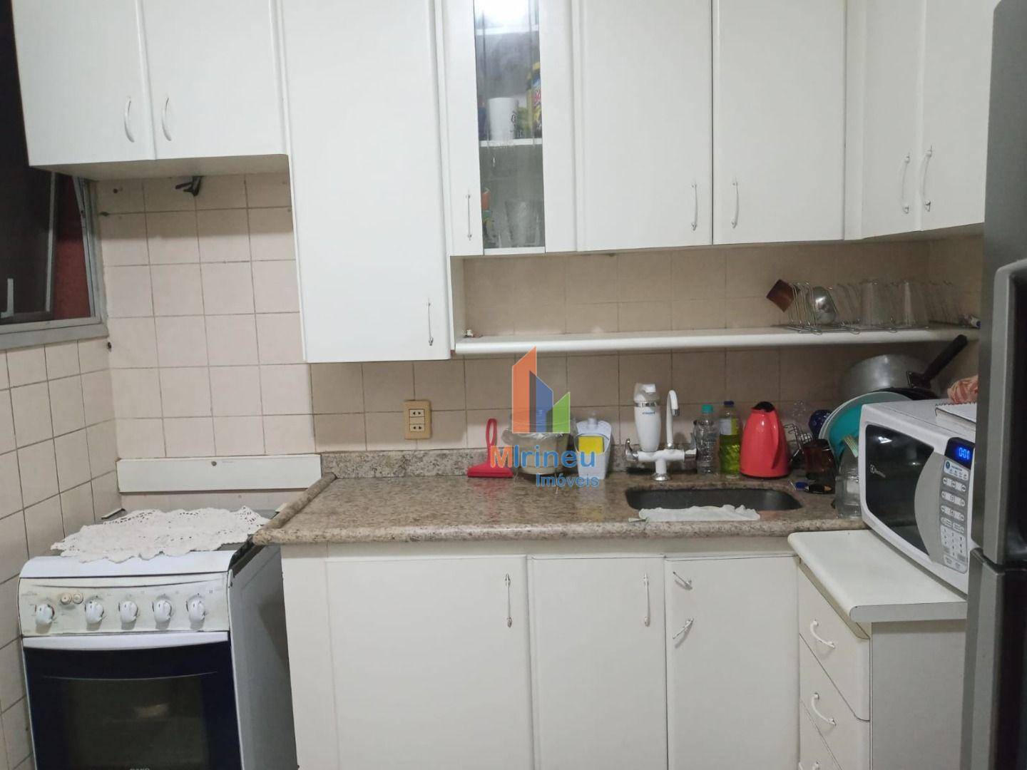 Apartamento à venda com 3 quartos, 70m² - Foto 2