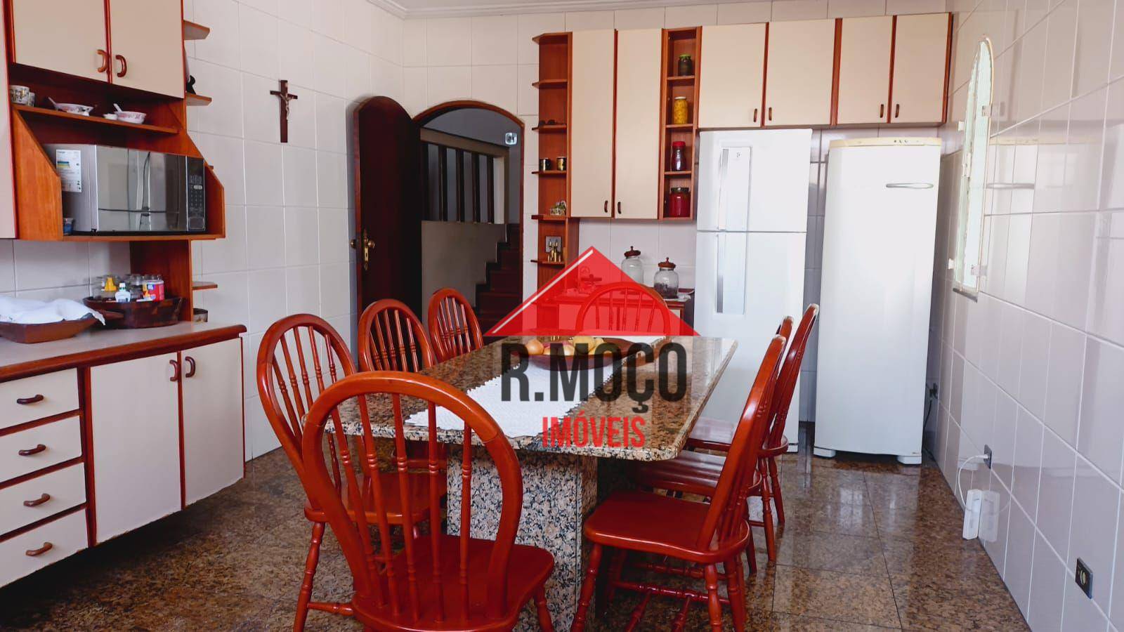 Sobrado à venda com 3 quartos, 250m² - Foto 2