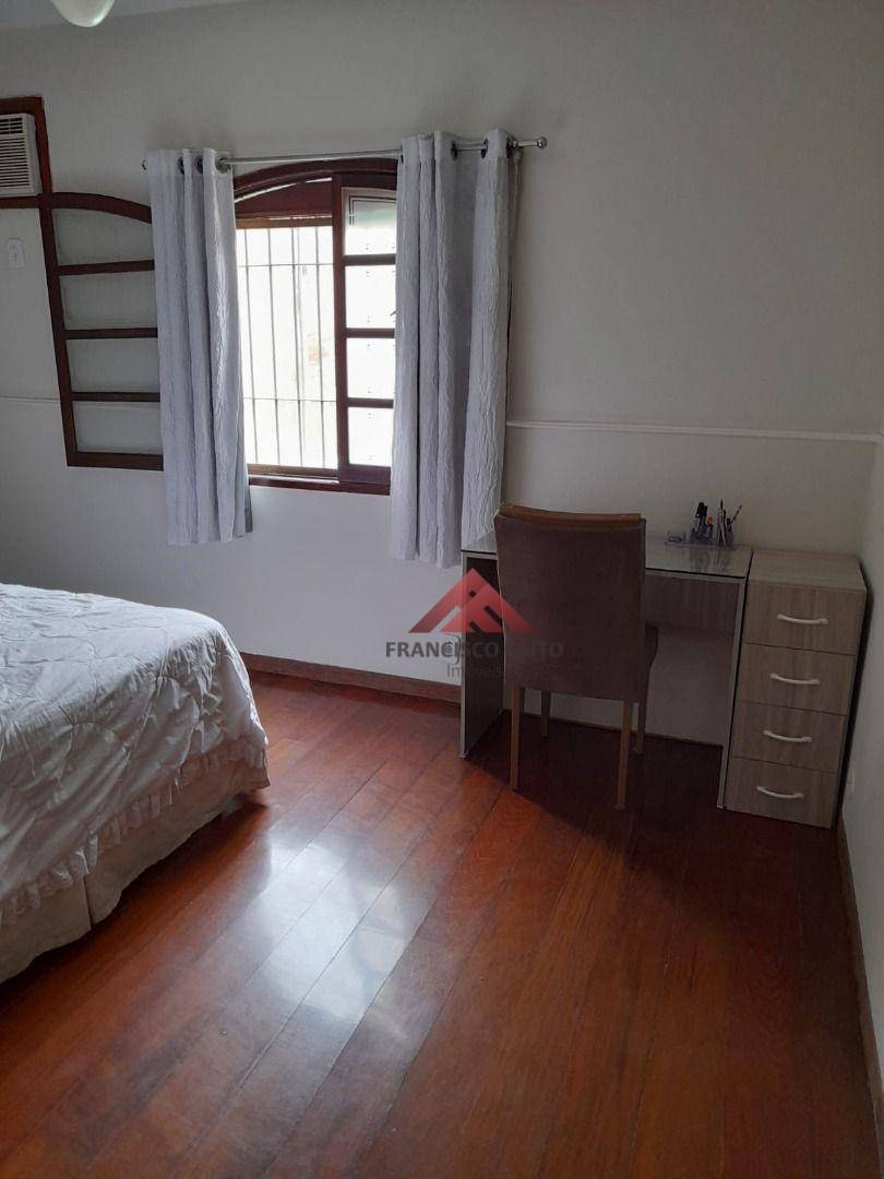 Casa à venda com 6 quartos, 300m² - Foto 11