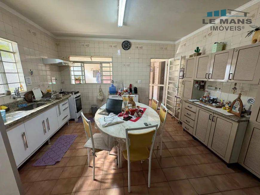 Casa à venda com 5 quartos, 238m² - Foto 8