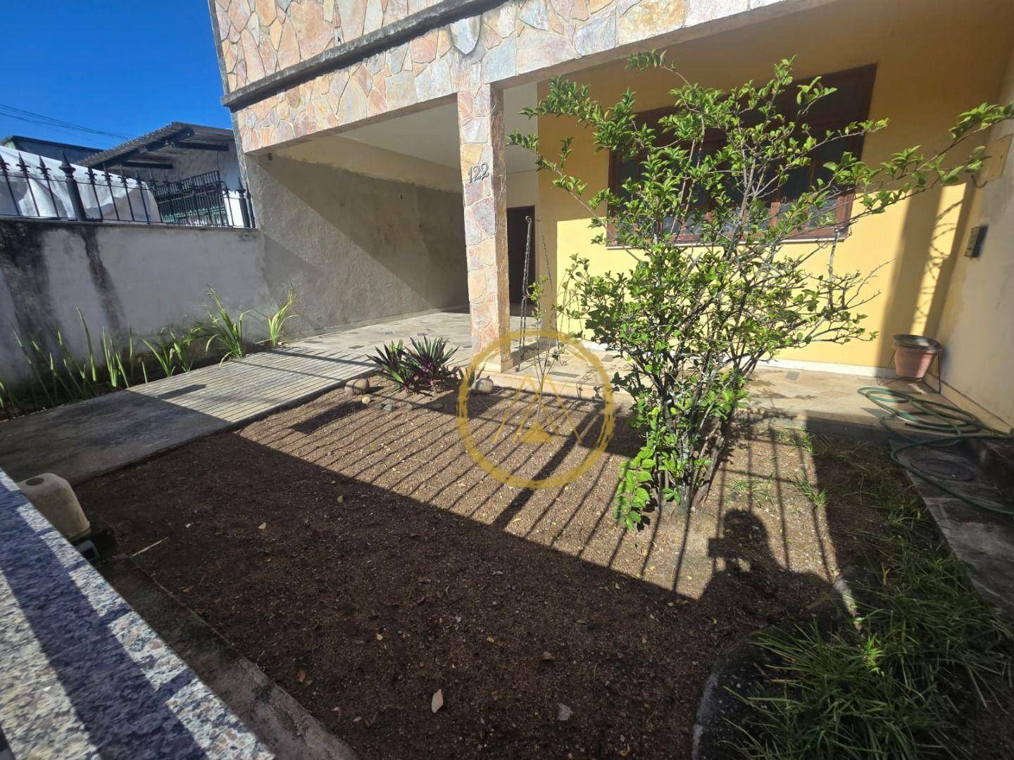 Casa à venda com 3 quartos, 200m² - Foto 2