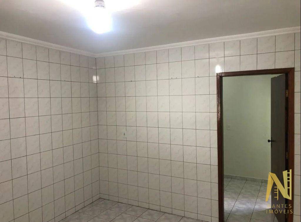 Casa à venda com 4 quartos, 180m² - Foto 4