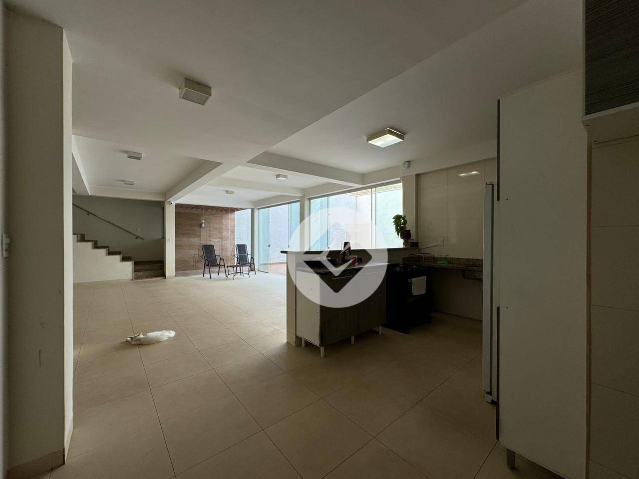 Casa à venda e aluguel com 3 quartos, 390m² - Foto 11