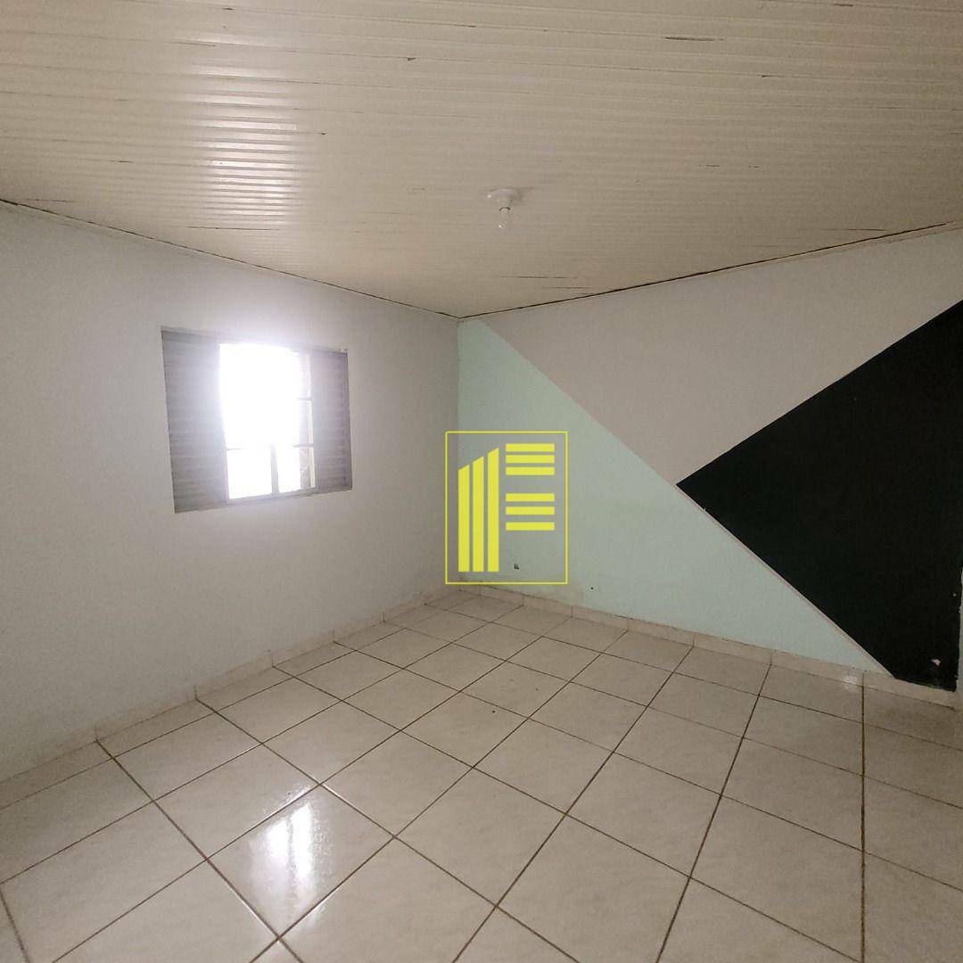 Casa para alugar com 2 quartos, 50m² - Foto 5