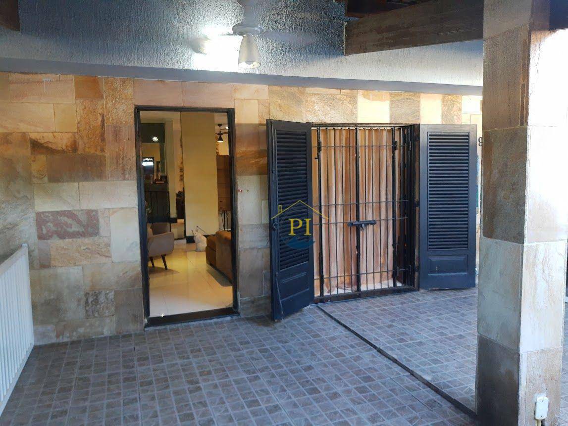 Casa à venda com 3 quartos, 250m² - Foto 2