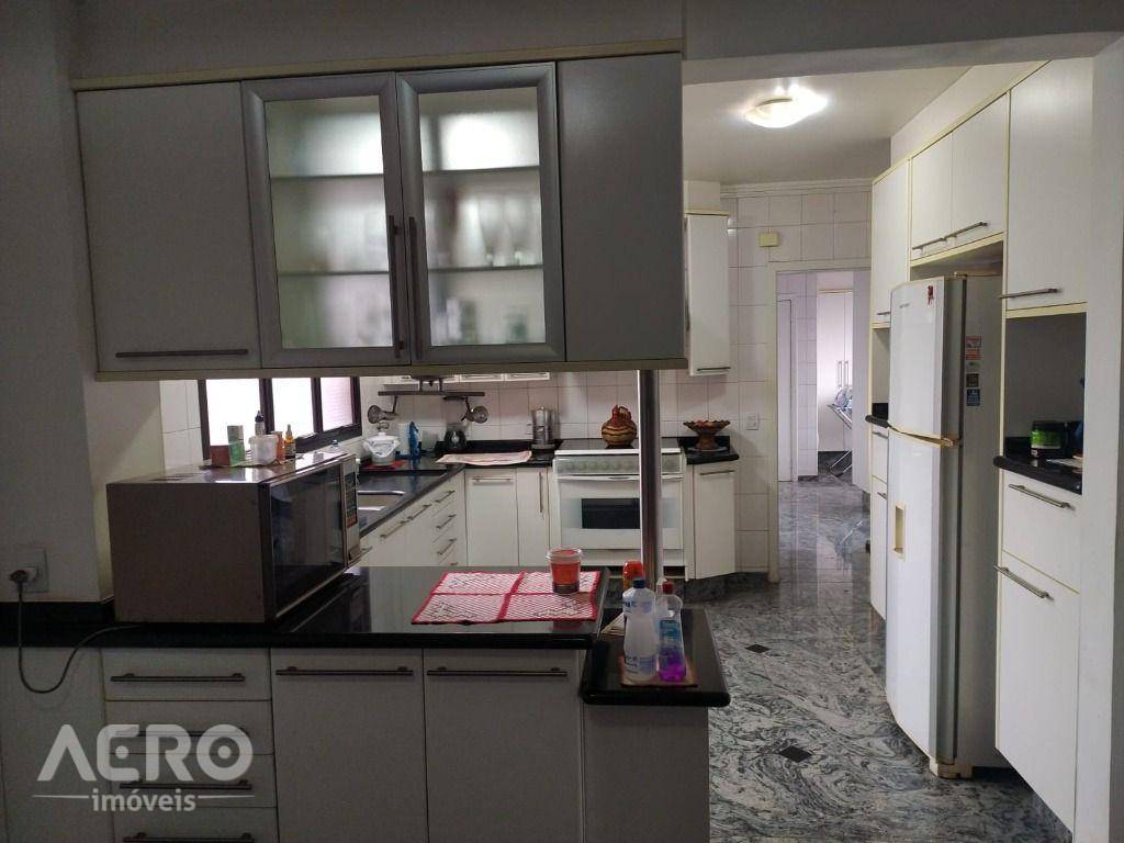 Apartamento à venda com 3 quartos, 240m² - Foto 25