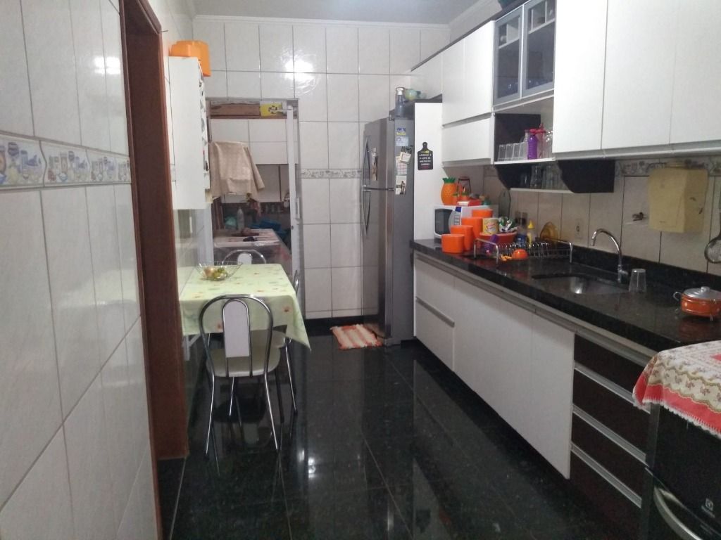 Casa à venda com 4 quartos, 180m² - Foto 8