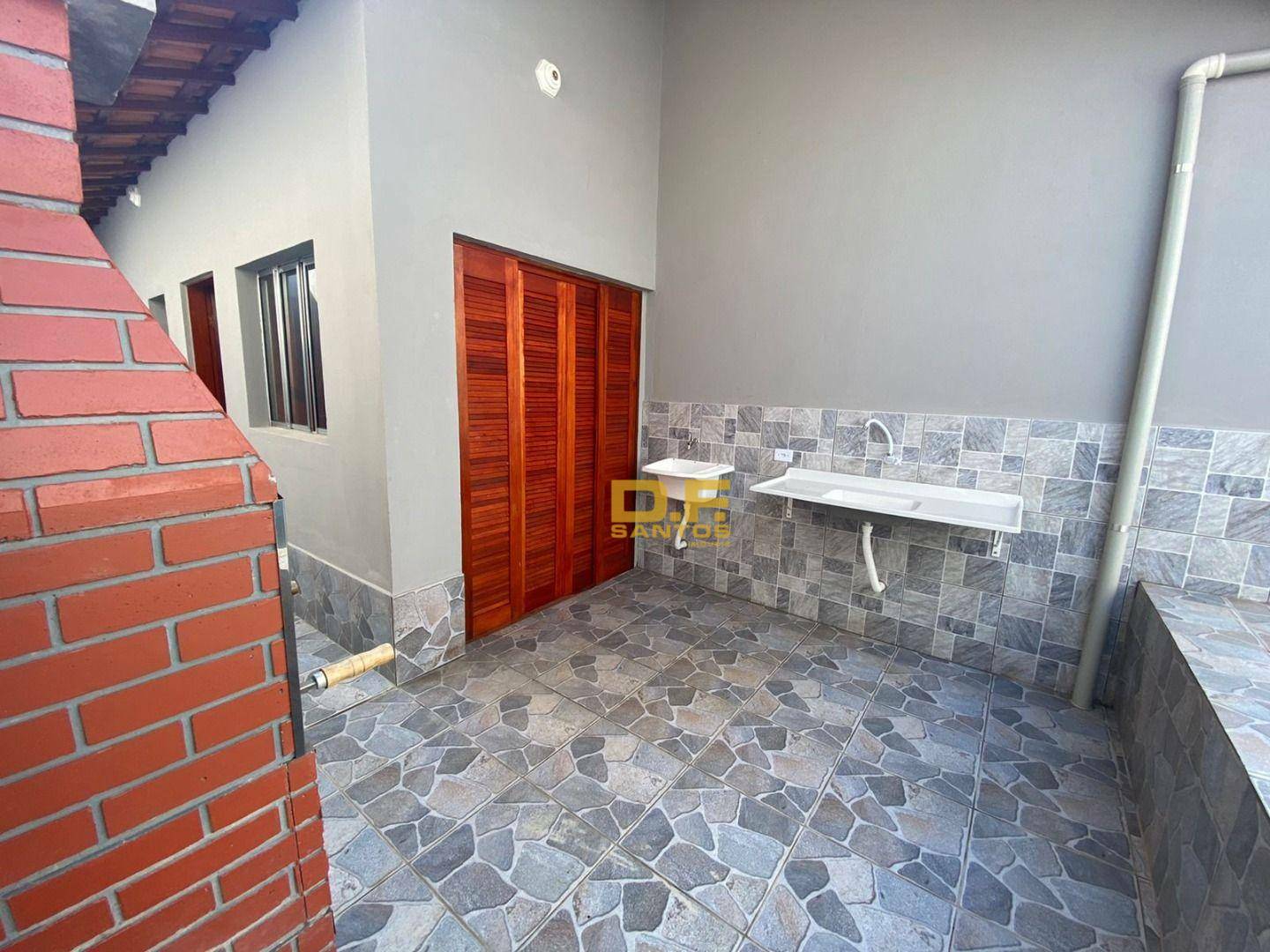 Casa à venda com 2 quartos, 70m² - Foto 2