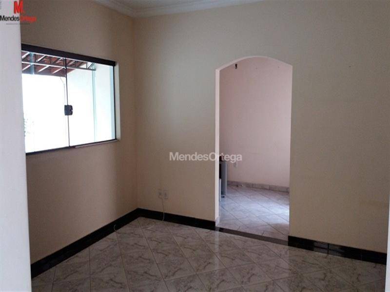 Casa à venda com 2 quartos, 180m² - Foto 4