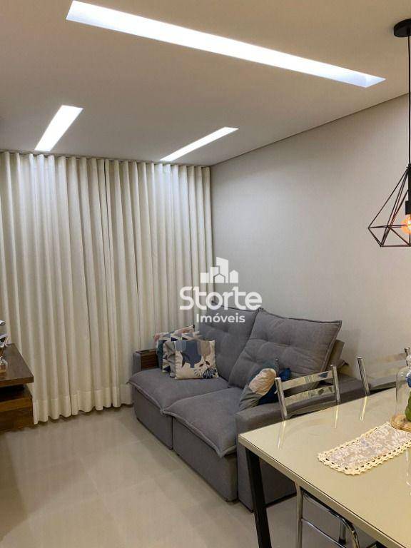 Apartamento à venda com 2 quartos, 62m² - Foto 1