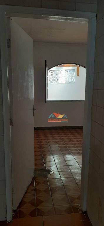 Casa à venda com 4 quartos, 200m² - Foto 36