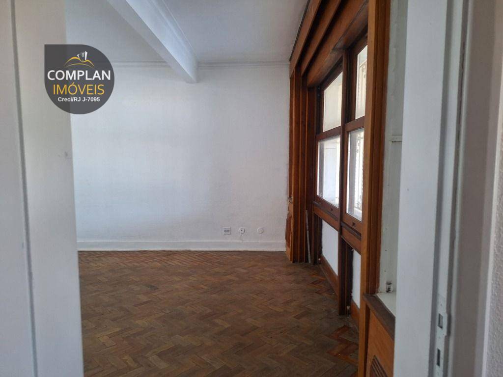 Apartamento à venda com 3 quartos, 188m² - Foto 4