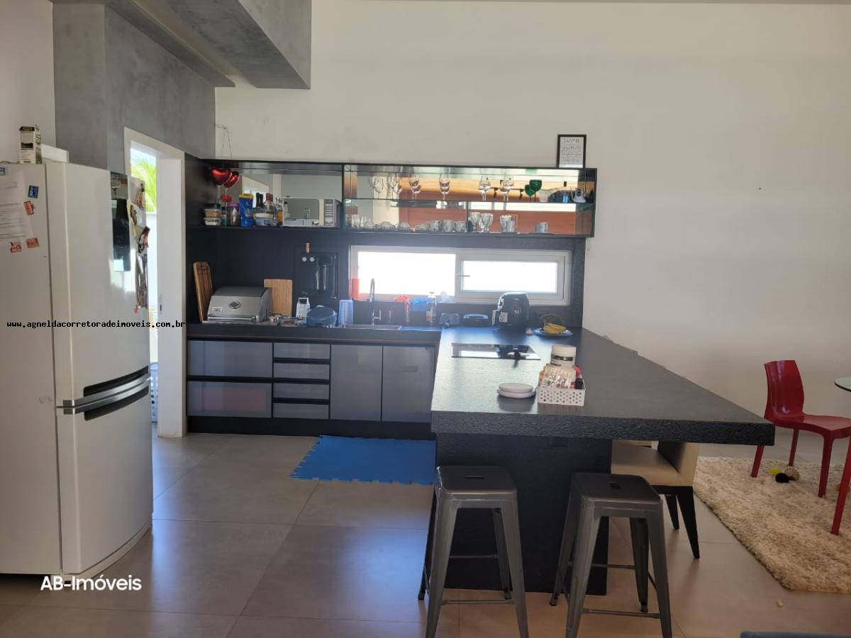 Casa de Condomínio à venda com 3 quartos, 214m² - Foto 11