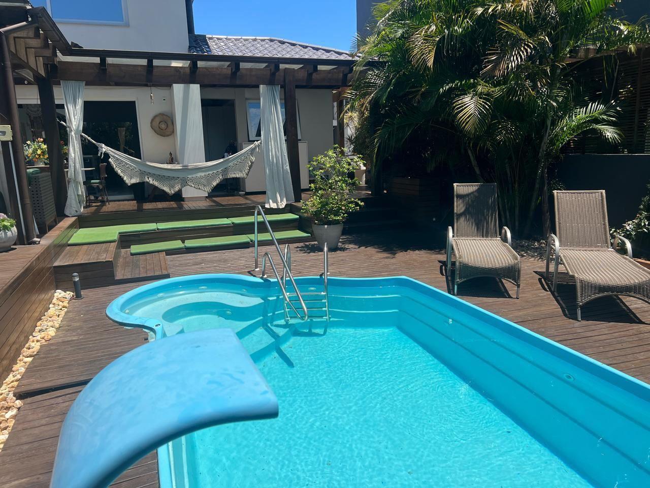 Casa de Condomínio para alugar com 3 quartos, 357m² - Foto 13