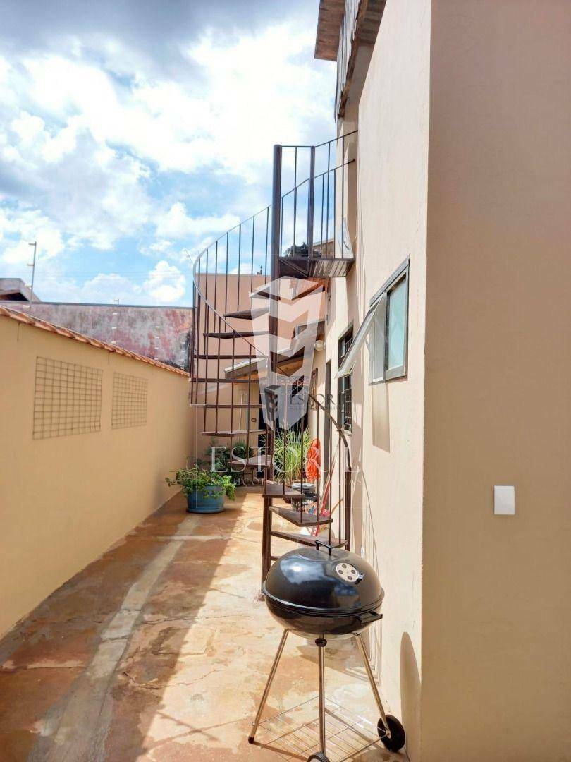 Casa à venda com 2 quartos, 200m² - Foto 7