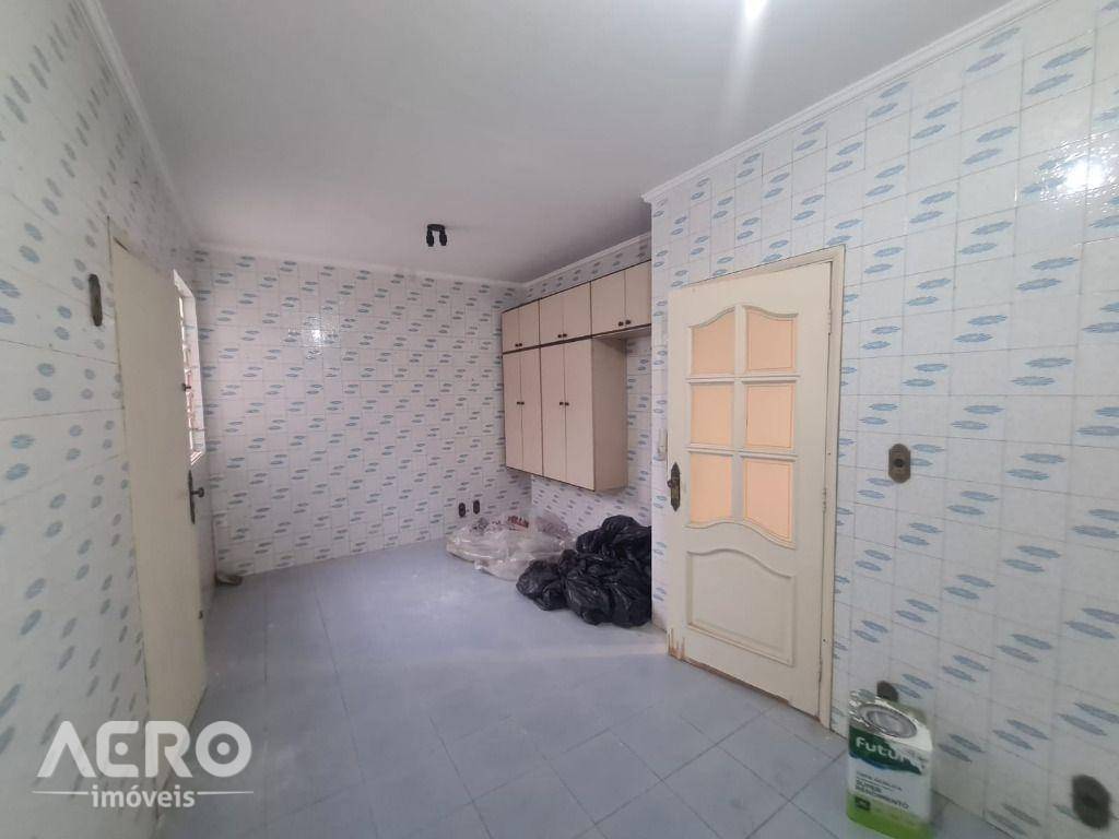 Casa à venda com 3 quartos, 380m² - Foto 16