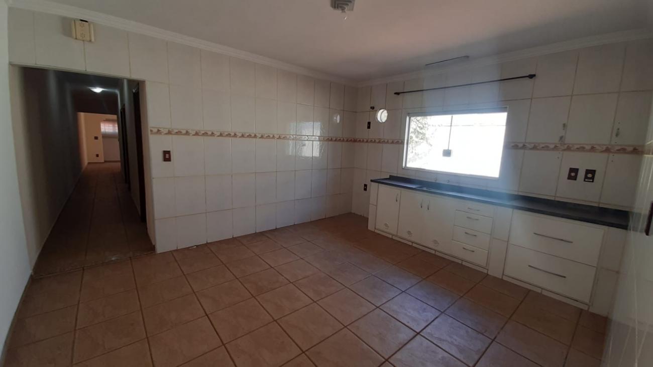 Casa à venda com 3 quartos, 250m² - Foto 7