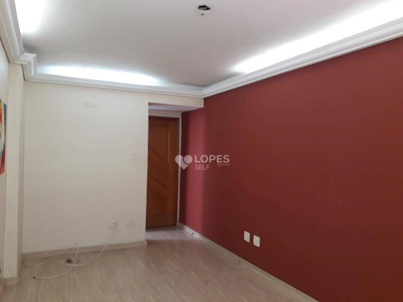 Apartamento à venda com 2 quartos, 70m² - Foto 2