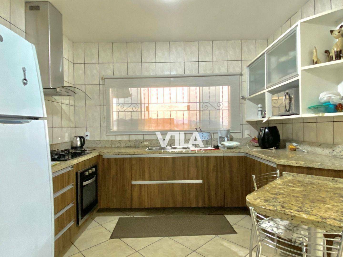 Casa à venda com 3 quartos, 220m² - Foto 15