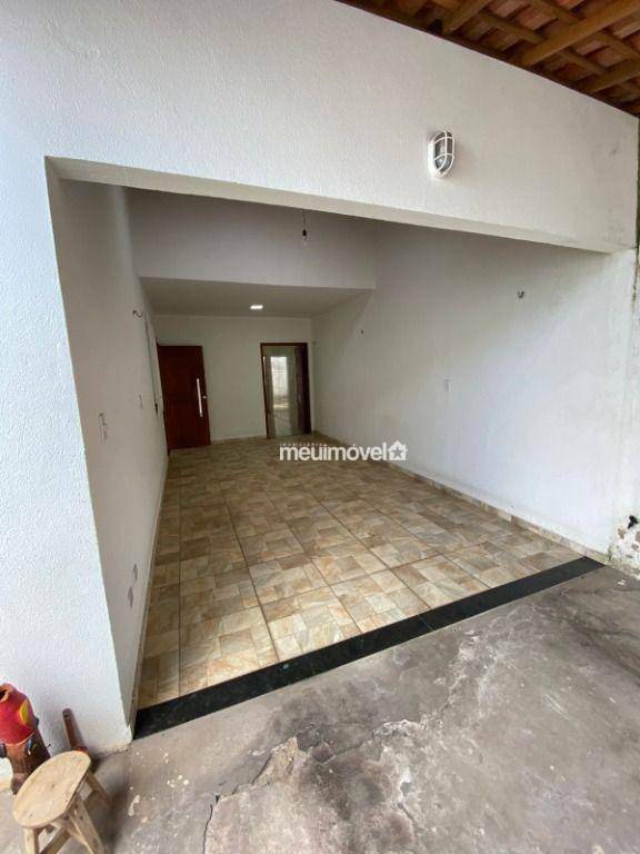 Casa à venda com 3 quartos, 149m² - Foto 2