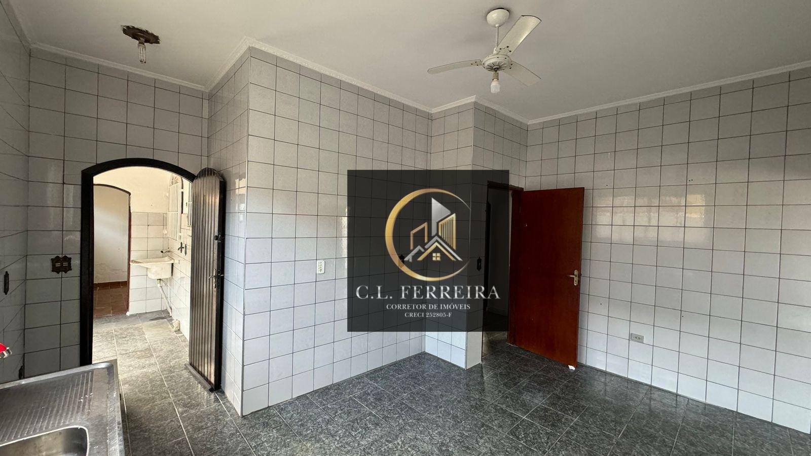 Casa à venda com 5 quartos, 151m² - Foto 8