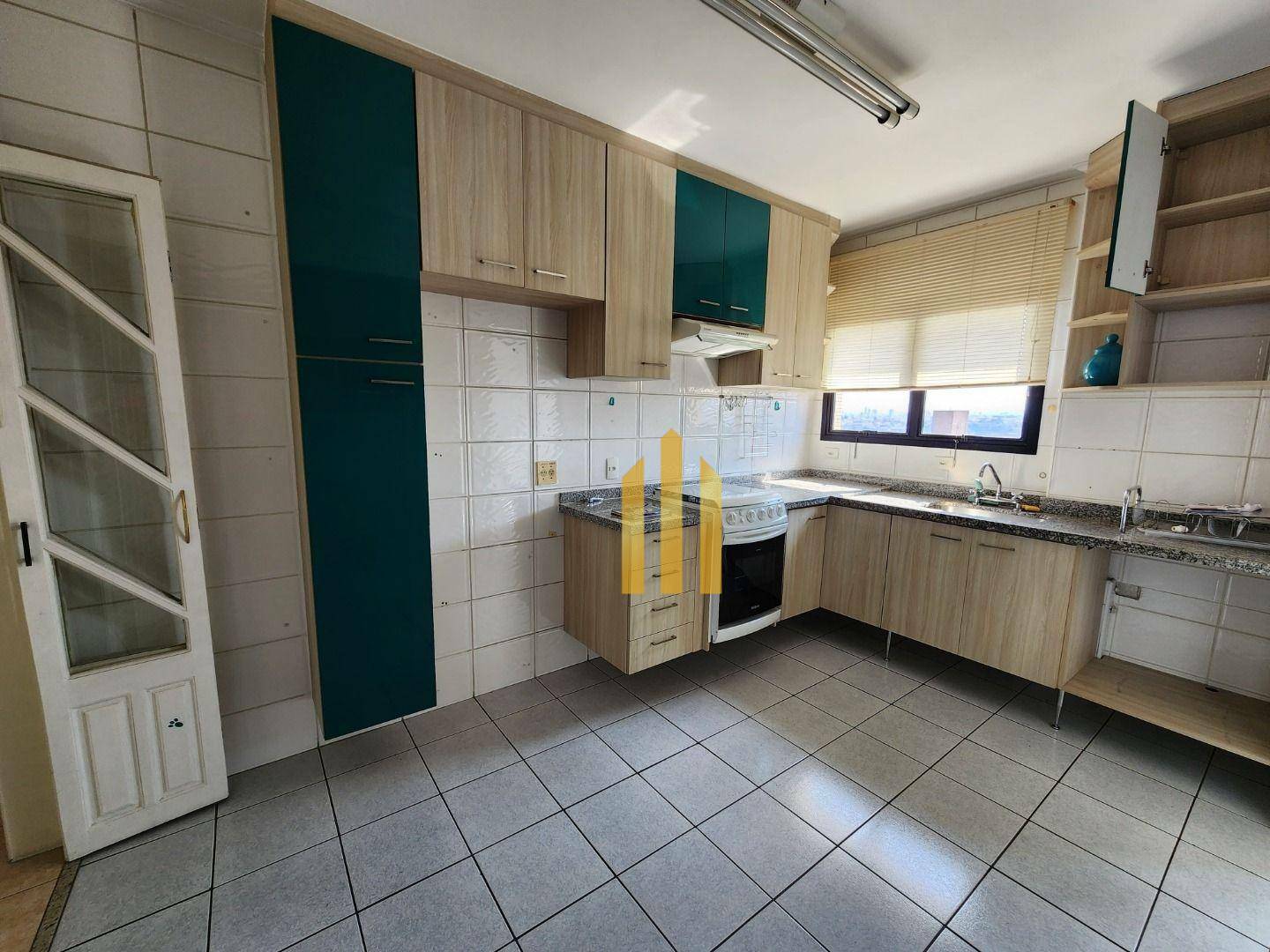 Apartamento à venda e aluguel com 3 quartos, 135m² - Foto 9